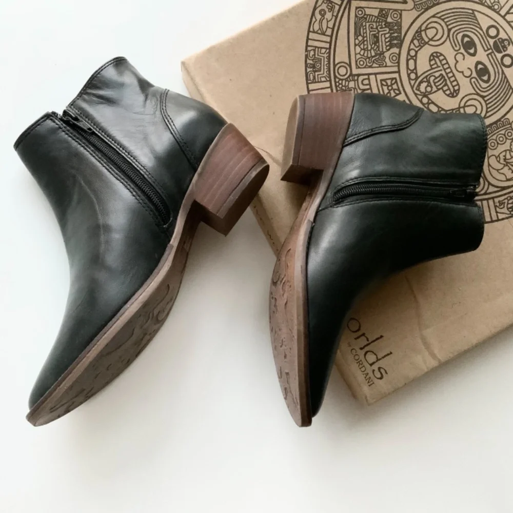 Five Worlds by Cordani Distressed Black Leather Buckle Heeled Ankle Boots Bootie - Picture 3 of 11